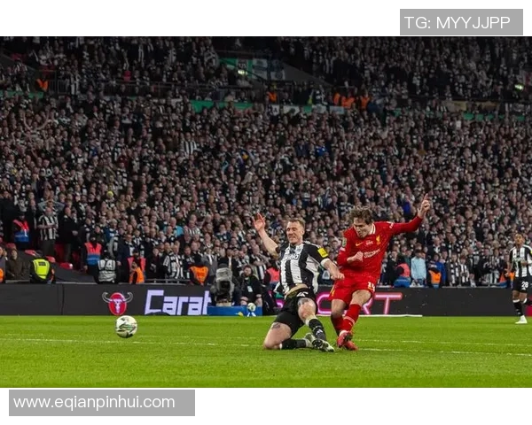 7月22日足球赛场:聚焦当日表现突出球星及其精彩瞬间解析 7月22日足球赛场:聚焦当日表现突出球星及其精彩瞬间解析