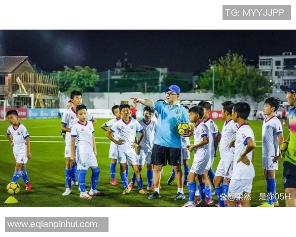 粉丝偶遇足球球星激动合影现场氛围温馨感动瞬间 粉丝偶遇足球球星激动合影现场氛围温馨感动瞬间