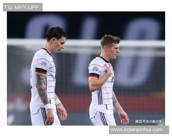 足球球星意外掉落观众席瞬间引爆全场 热血与惊险并存的戏剧性时刻 足球球星意外掉落观众席瞬间引爆全场 热血与惊险并存的戏剧性时刻